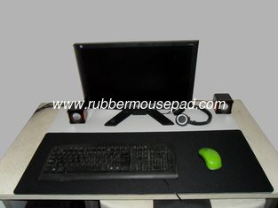 China Large Size Rubber Fabric Mouse Mat , Plain Innoxious Office Desk Pads supplier